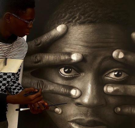 Jovem da Nigéria ajuda família com pinturas hiper-realistas.